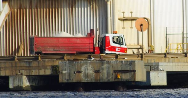 trucks_at_hobart_610.jpg